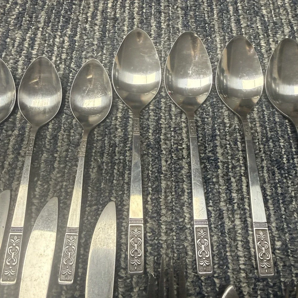 19 Customcraft Stainless Taiwan Fleur Du Lis CUS3 Forks Spoons Knives Knife